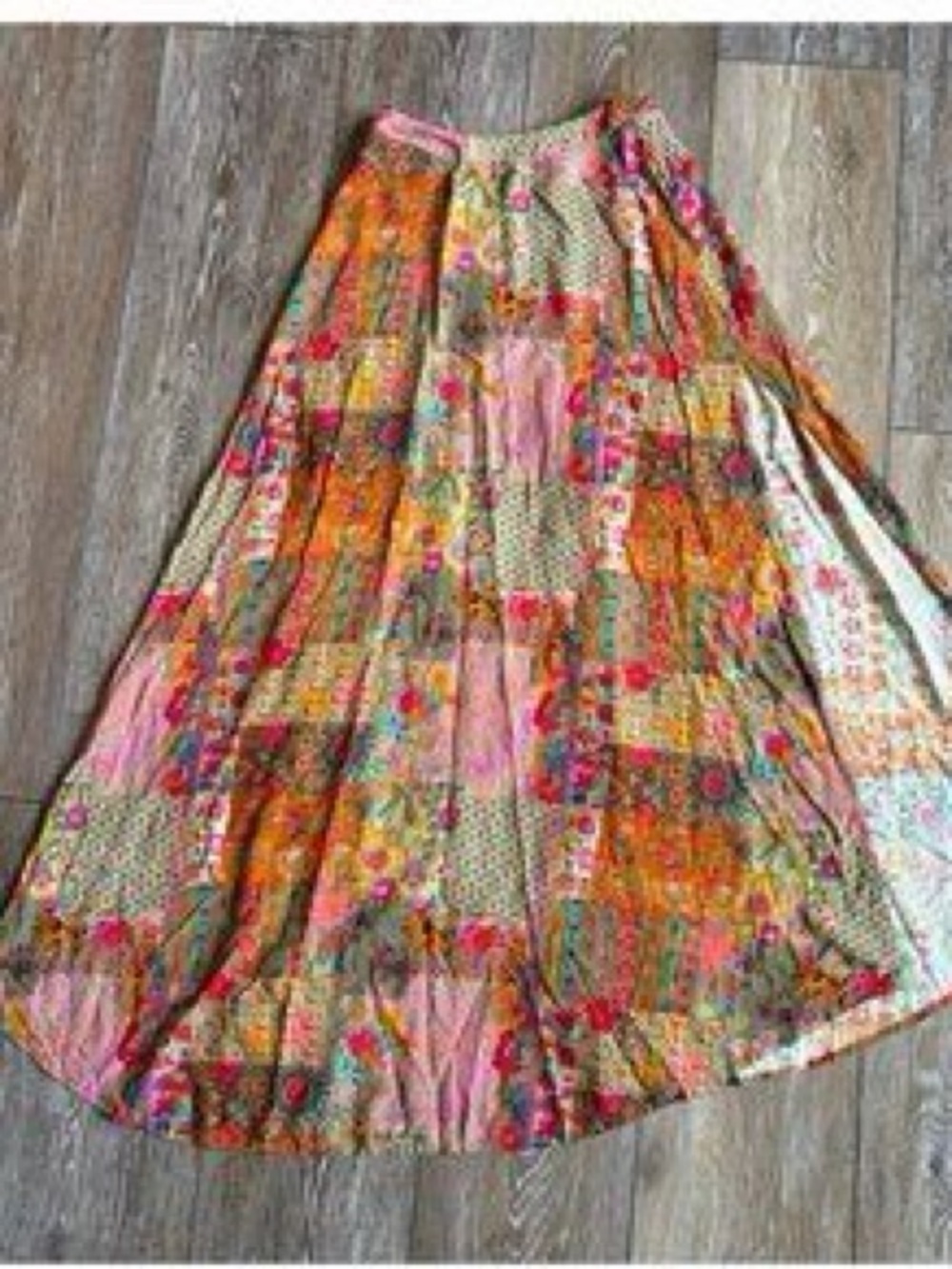 NATURAL LIFE Patchwork Maxi Skirt - Pink
Cream Floral Boho L